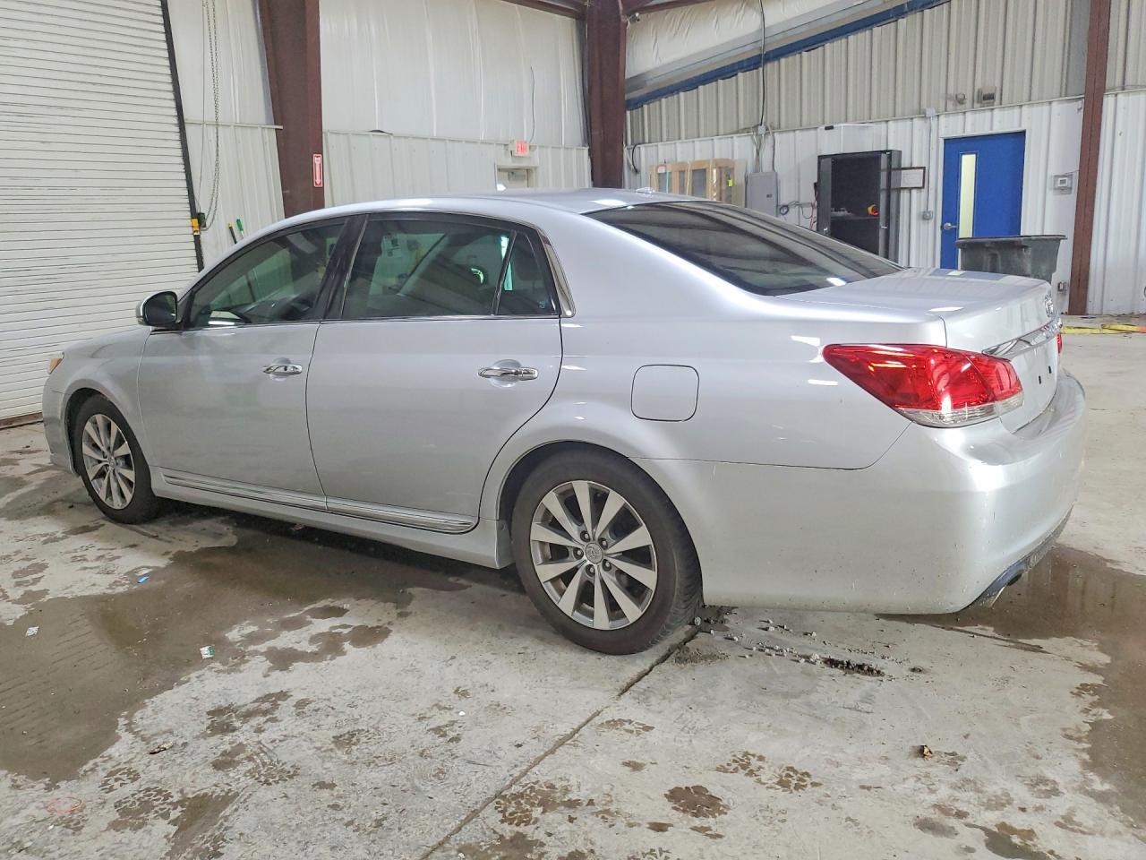 2012 Toyota Avalon Limited - Фото 2