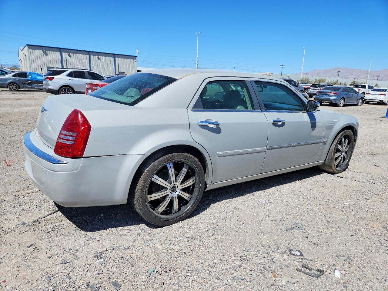 2006 Chrysler 300C - Image 3