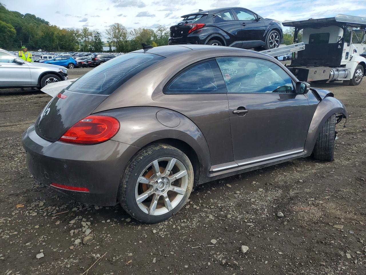 2012 Volkswagen Beetle - Image 3