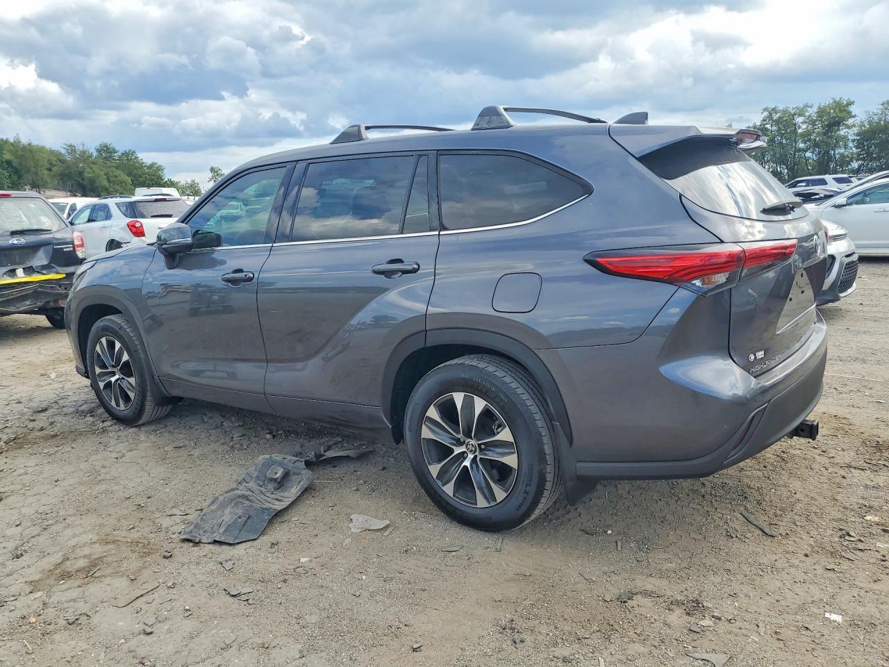 2022 Toyota Highlander Le - Фото 2