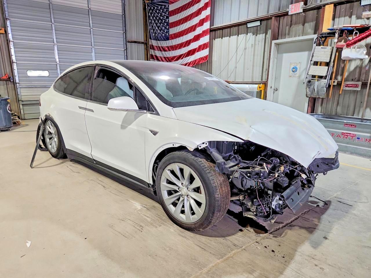 2016 Tesla Model X - Фото 4