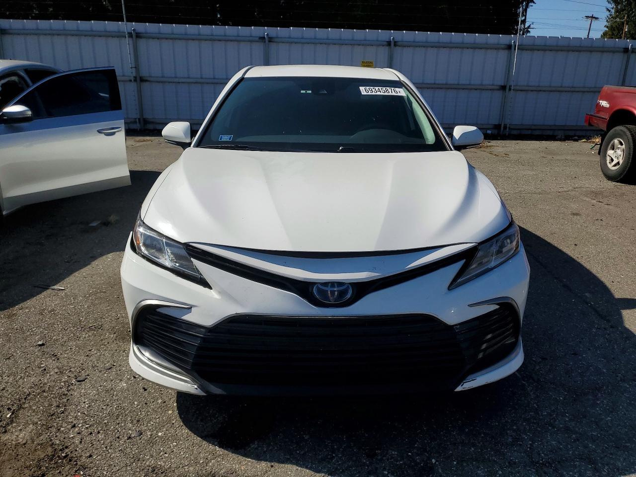 2021 Toyota Camry Le - Фото 5