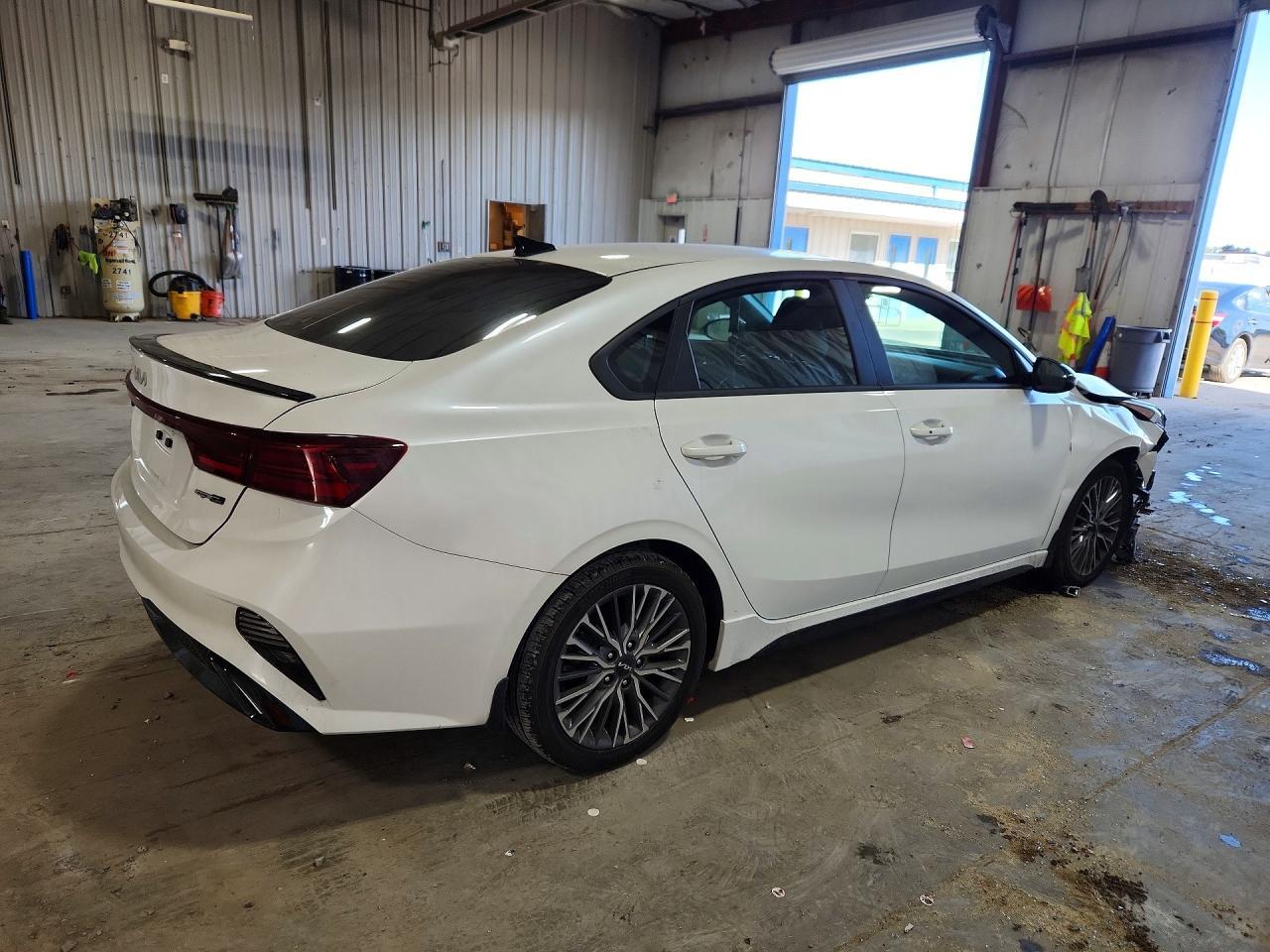 2023 Kia Forte Gt Line - Фото 3