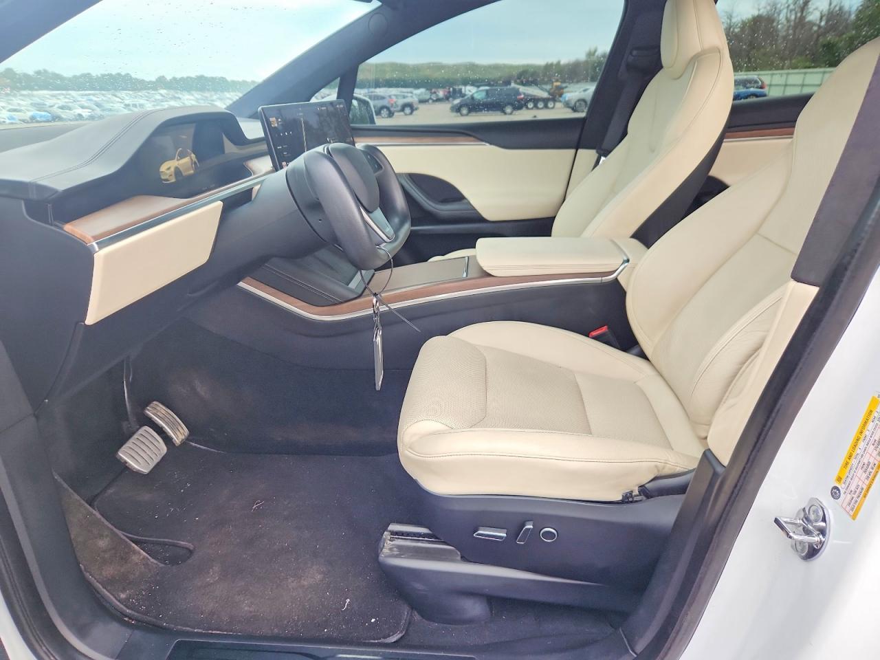 2023 Tesla Model X - Image 7