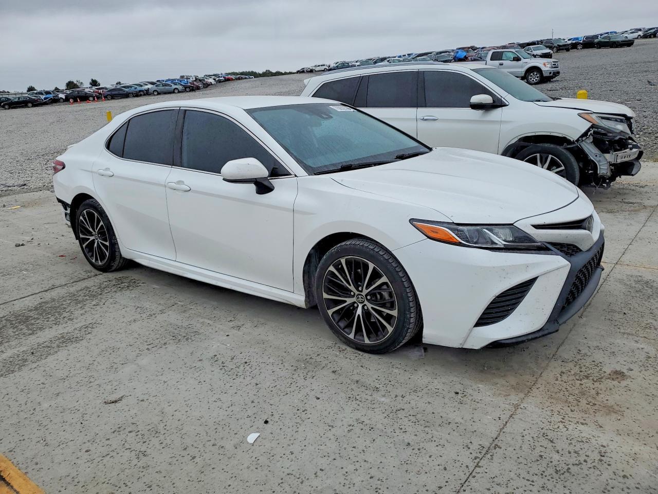 2019 Toyota Camry Se - Фото 4