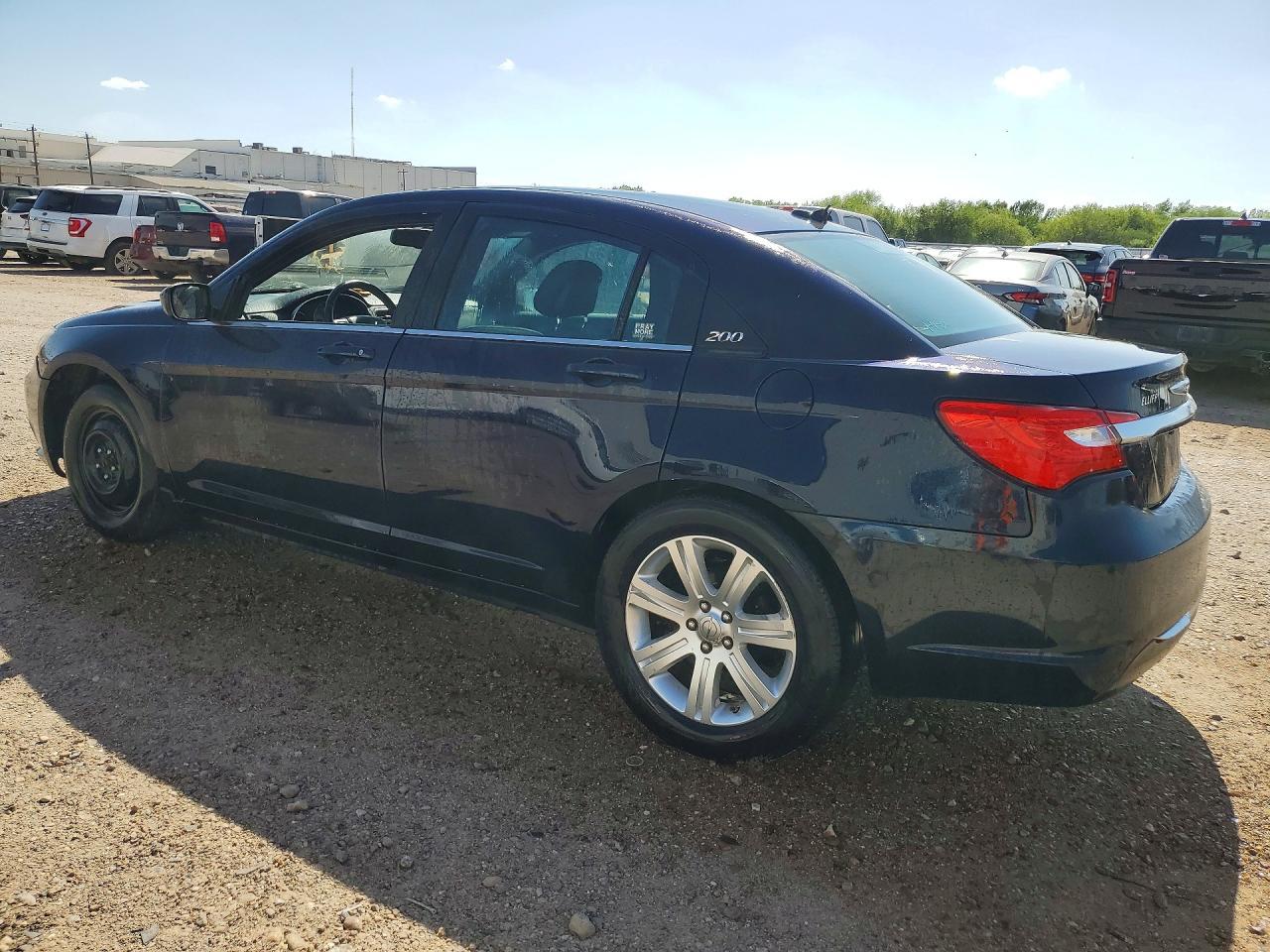 2012 Chrysler 200 Touring - Фото 2