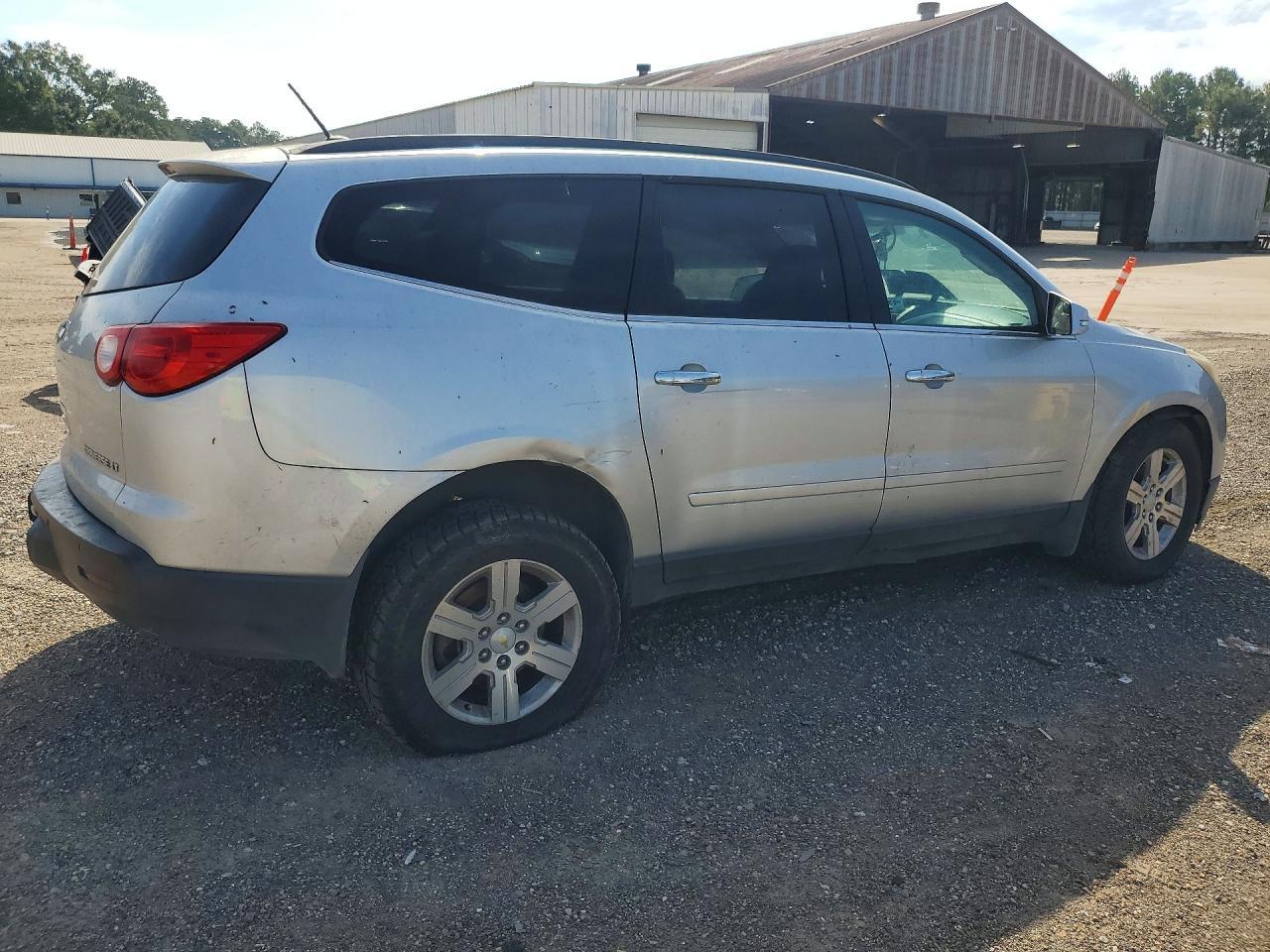 2011 Chevrolet Traverse Lt - Image 3