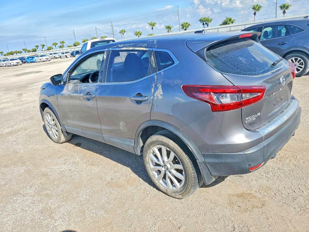 2020 Nissan Rogue Sport S - Image 2