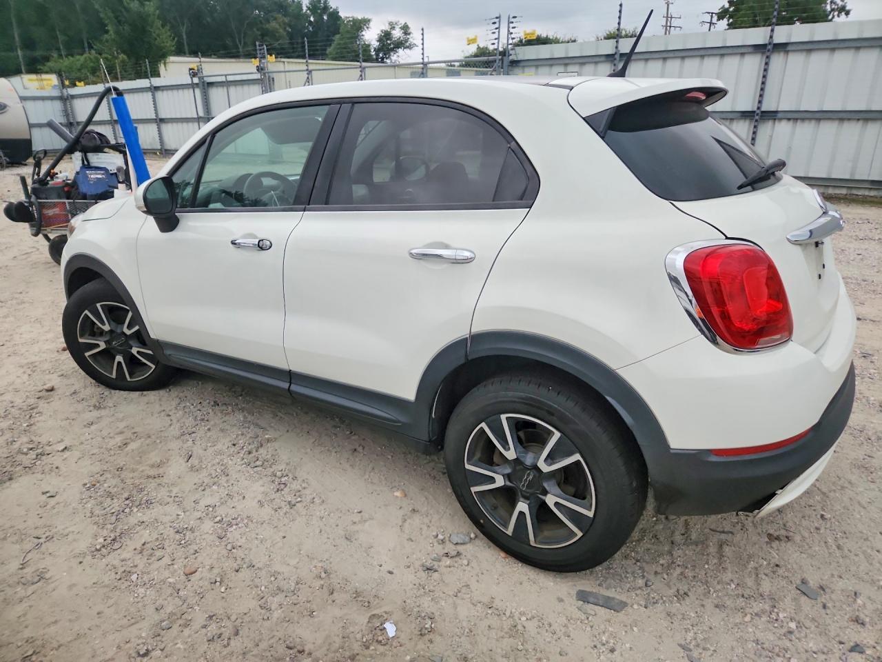 2016 Fiat 500X Easy - Image 2