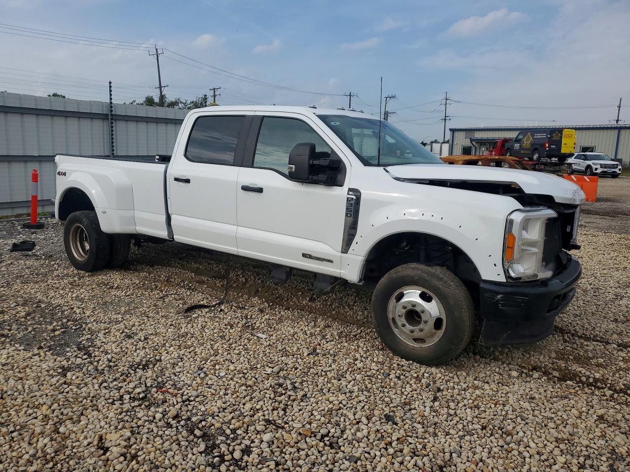 2023 Ford F350 Super Duty - Фото 4