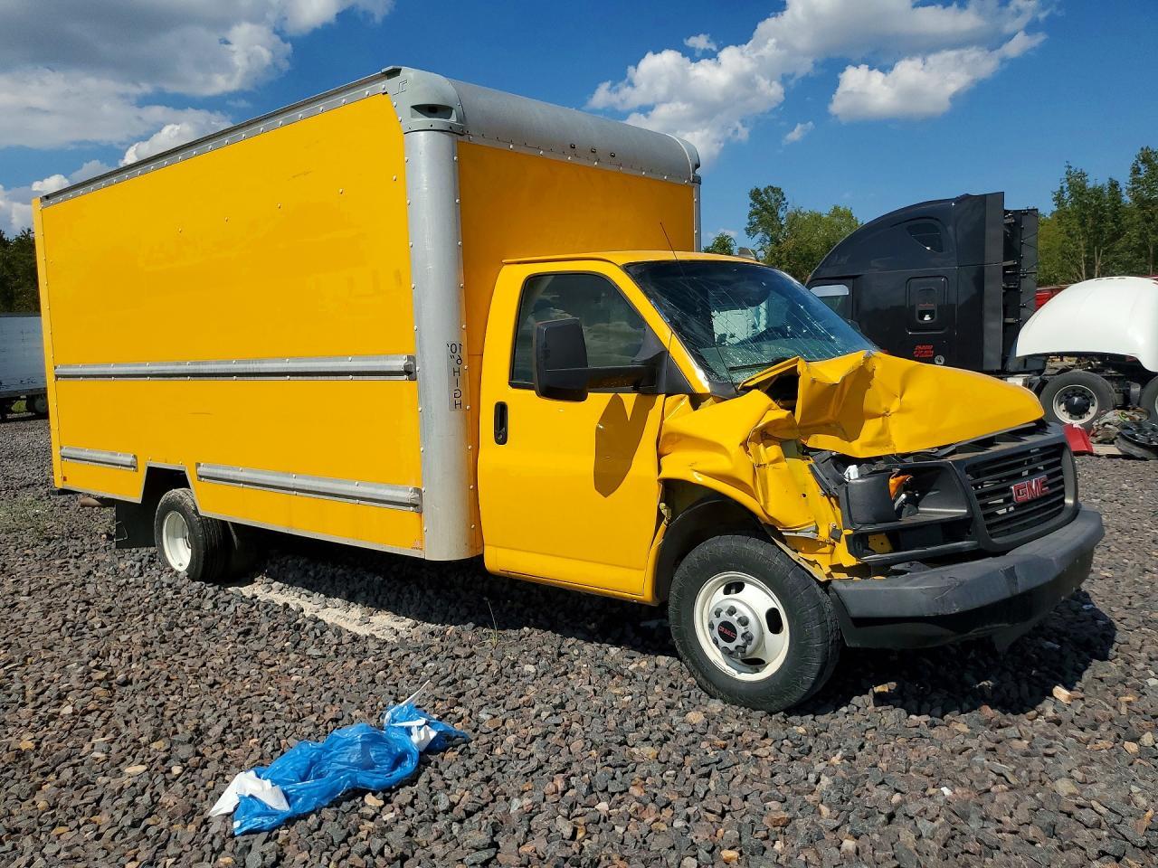 2016 GMC Savana Box Truck - Image 4