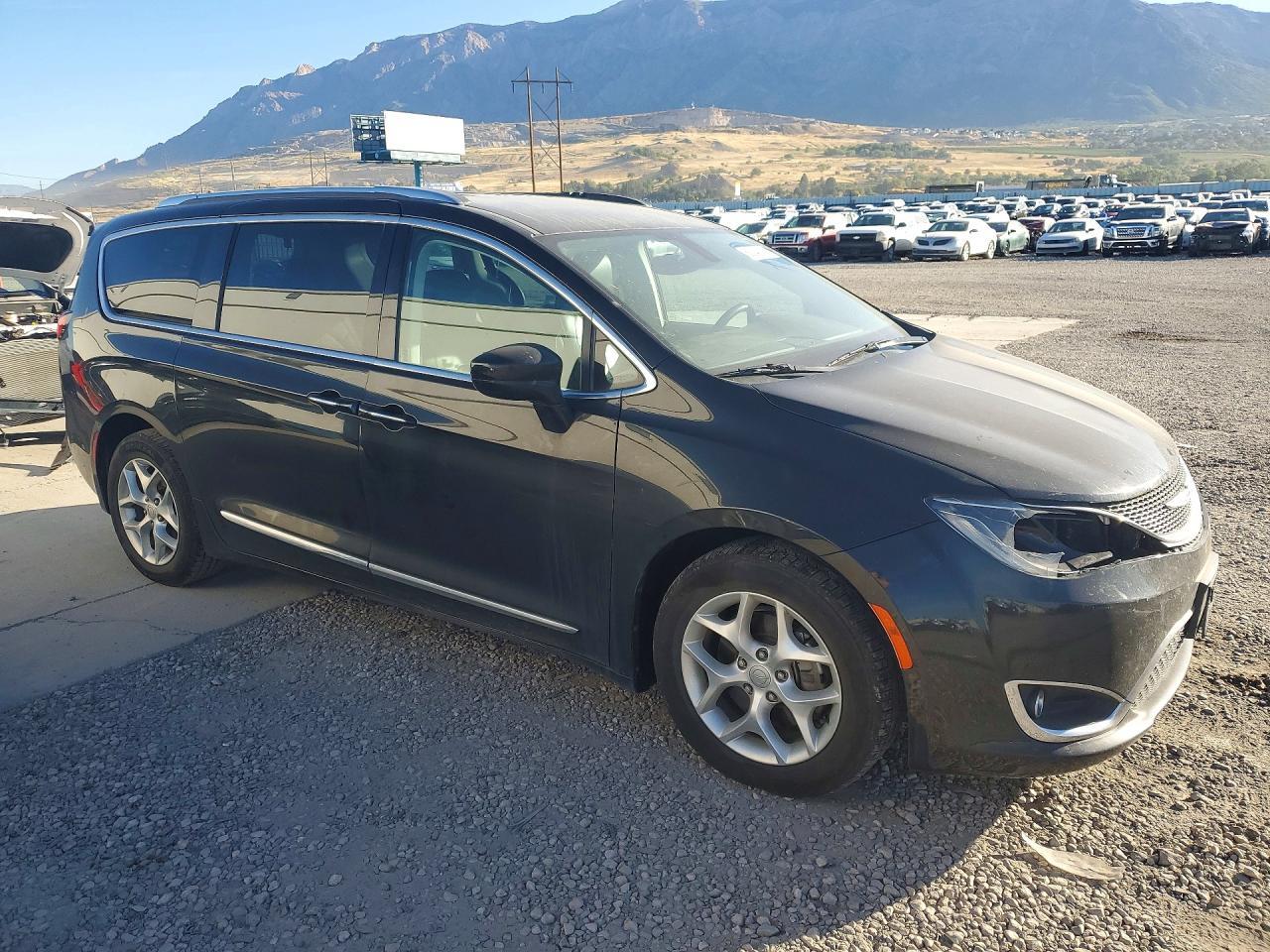 2017 Chrysler Pacifica Touring L Plus - Image 4
