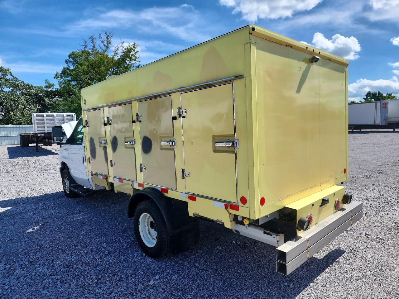 2019 Ford Econoline E450 Super Duty Cutaway Van - Image 2