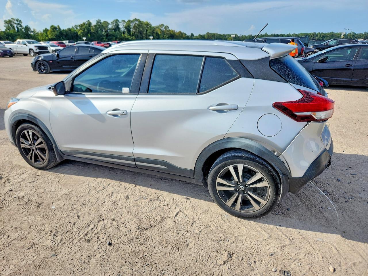2020 Nissan Kicks Sr - Фото 2