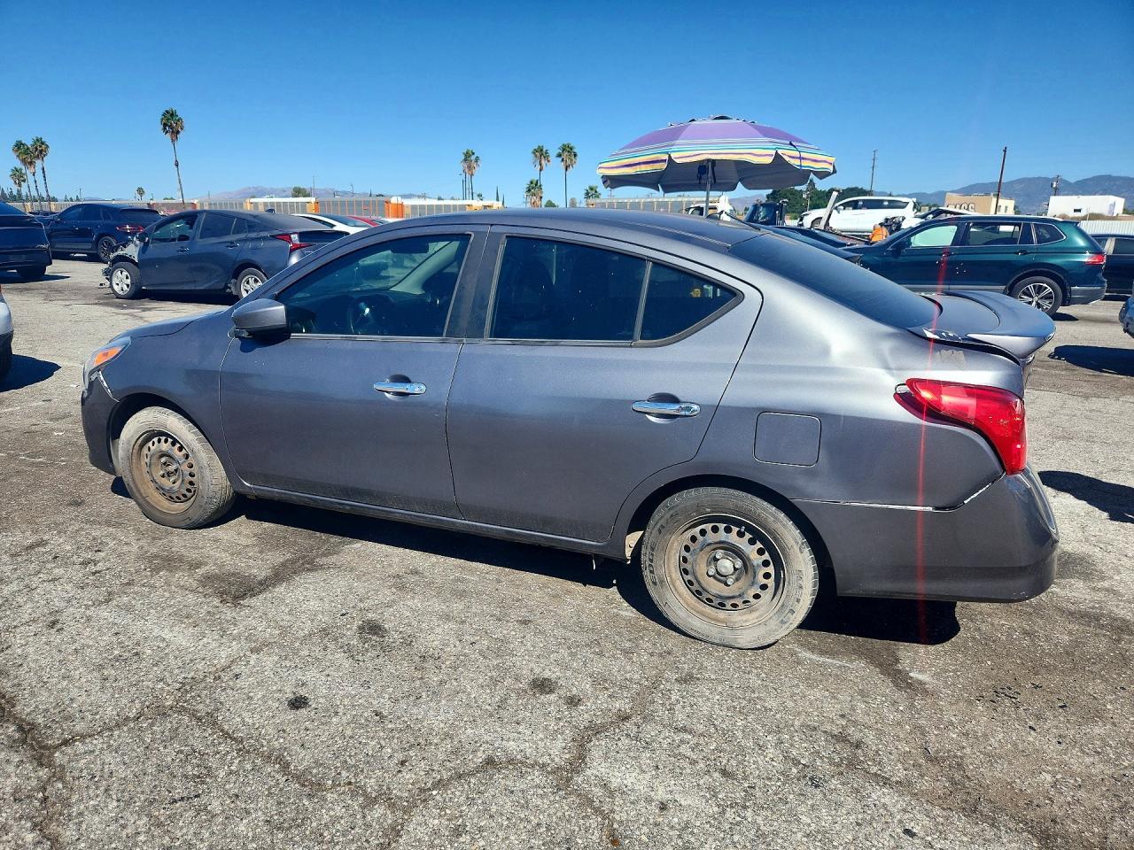 2018 Nissan Versa Sv - Фото 2
