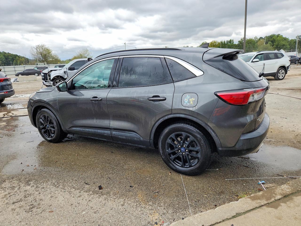 2020 Ford Escape Se - Фото 2