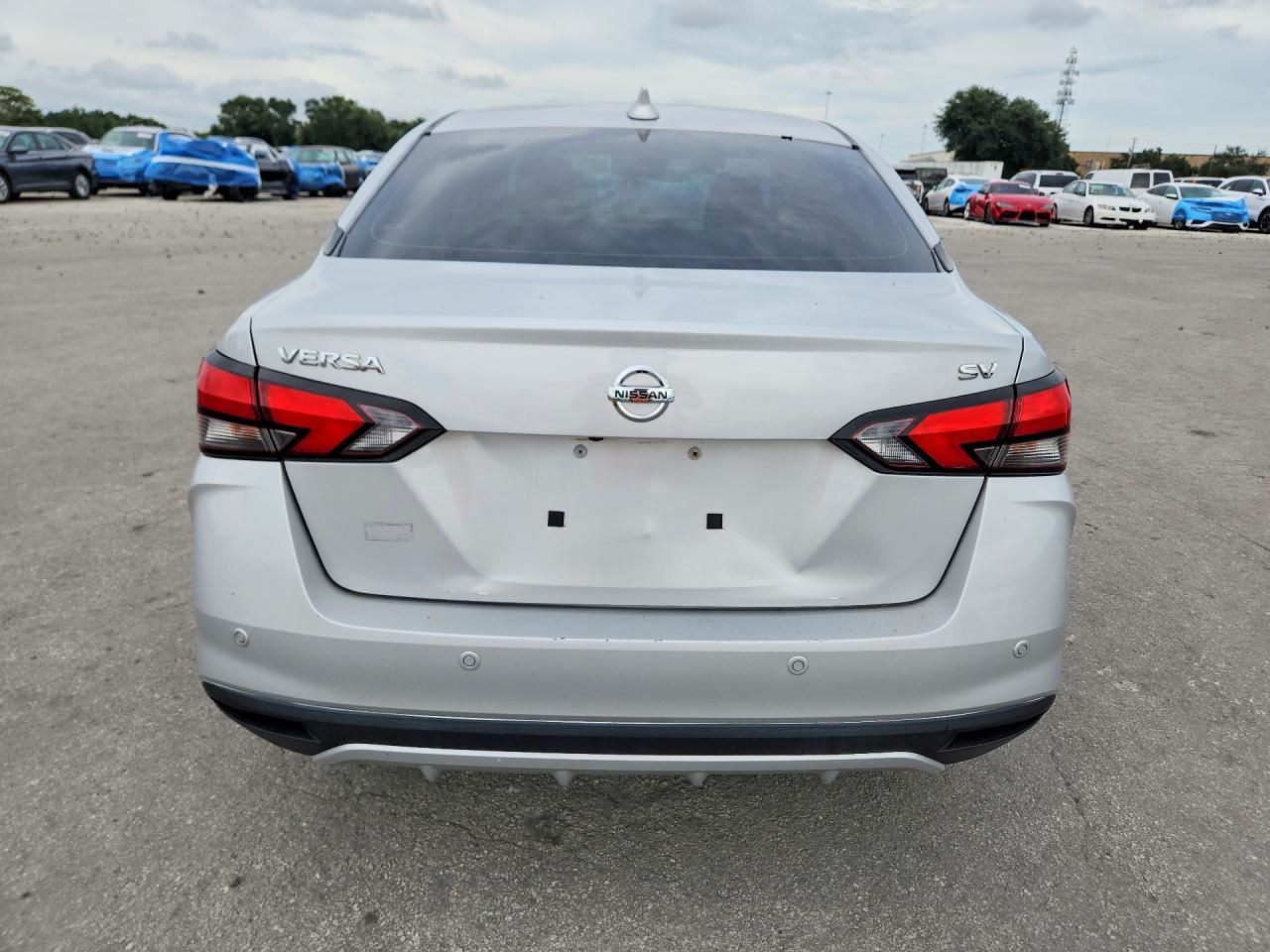 2020 Nissan Versa Sv - Image 6