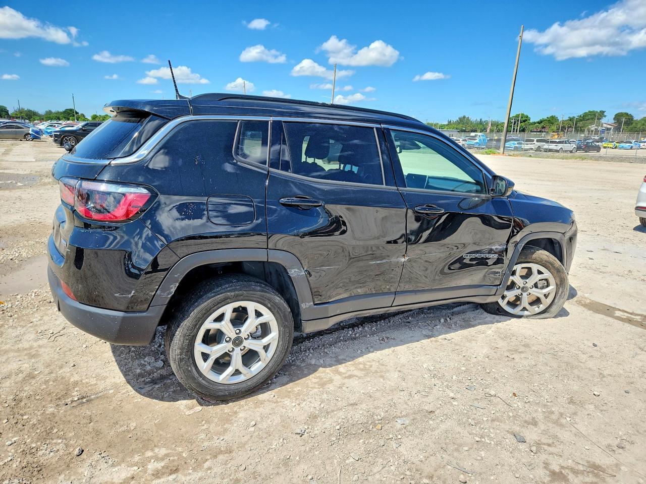 2025 Jeep Compass Latitude - Image 3