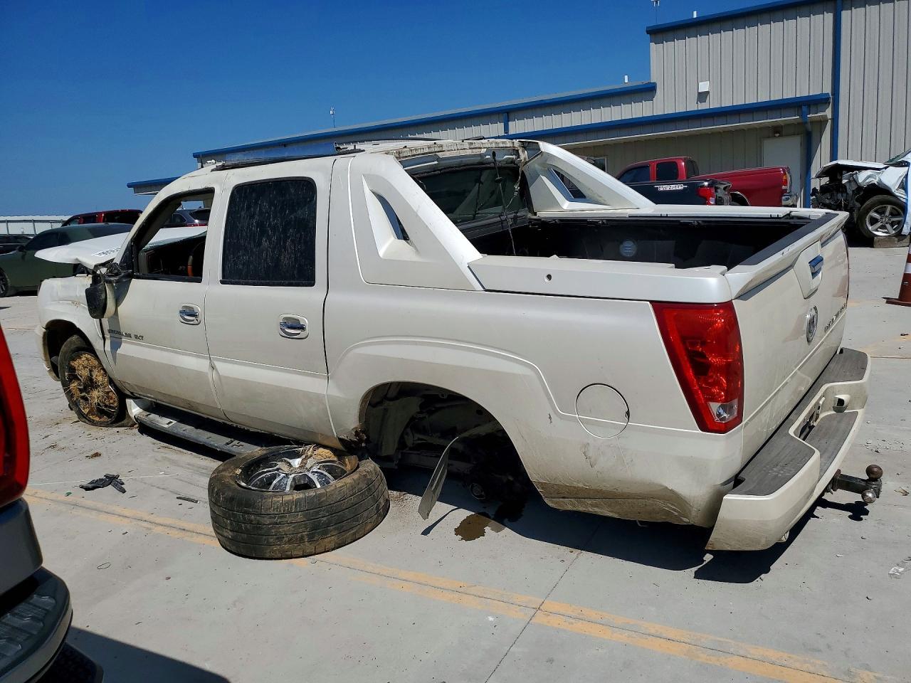 2003 Cadillac Escalade Ext - Image 2