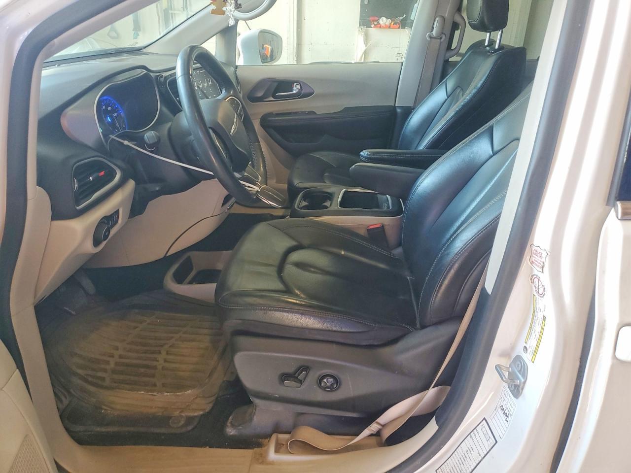 2022 Chrysler Pacifica Touring L - Image 7