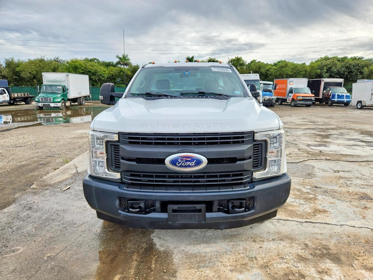 2018 Ford F350 Super Duty - Фото 5