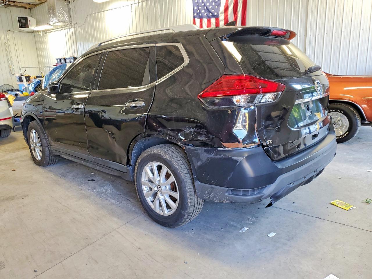2017 Nissan Rogue Sv - Image 2