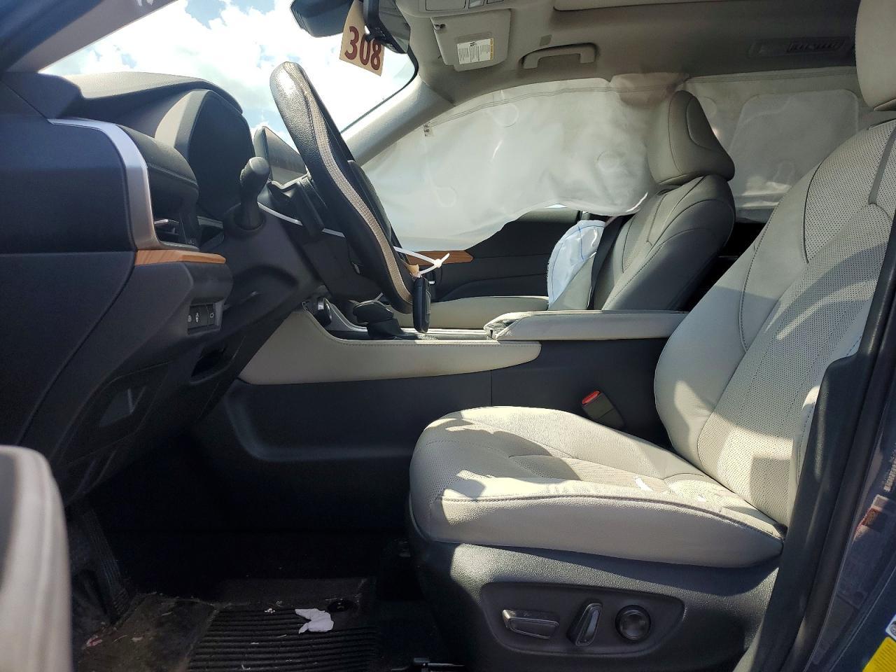 2025 Toyota Grand Highlander Platinum - Image 7