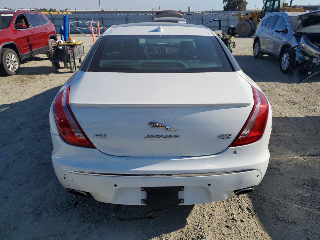 2015 Jaguar Xj - Image 6