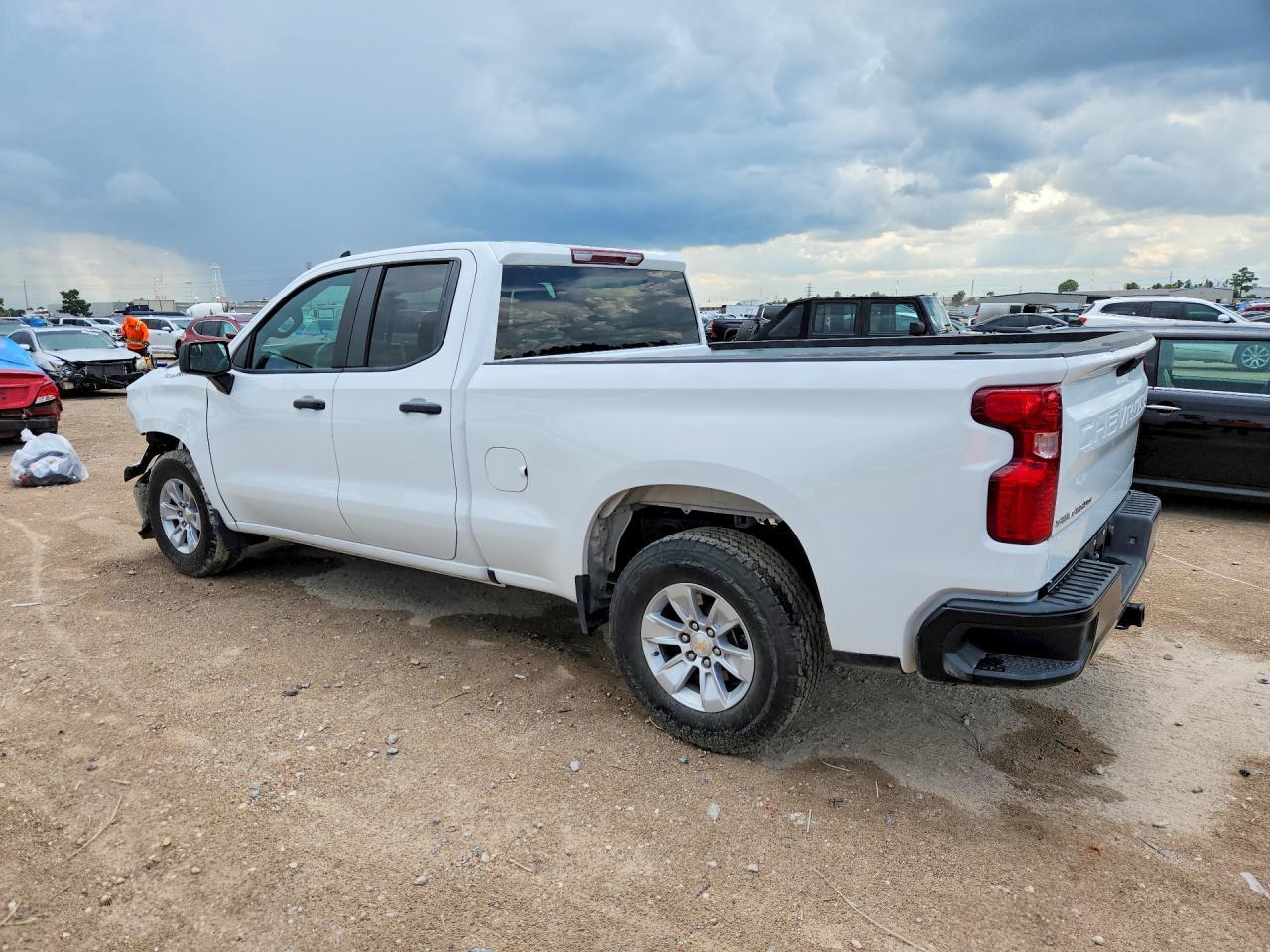 2025 Chevrolet Silverado C1500 - Фото 2