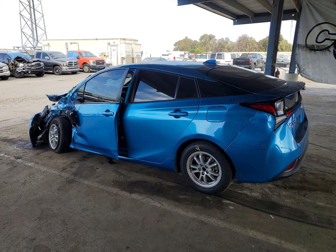 2022 Toyota Prius L Eco - Image 2