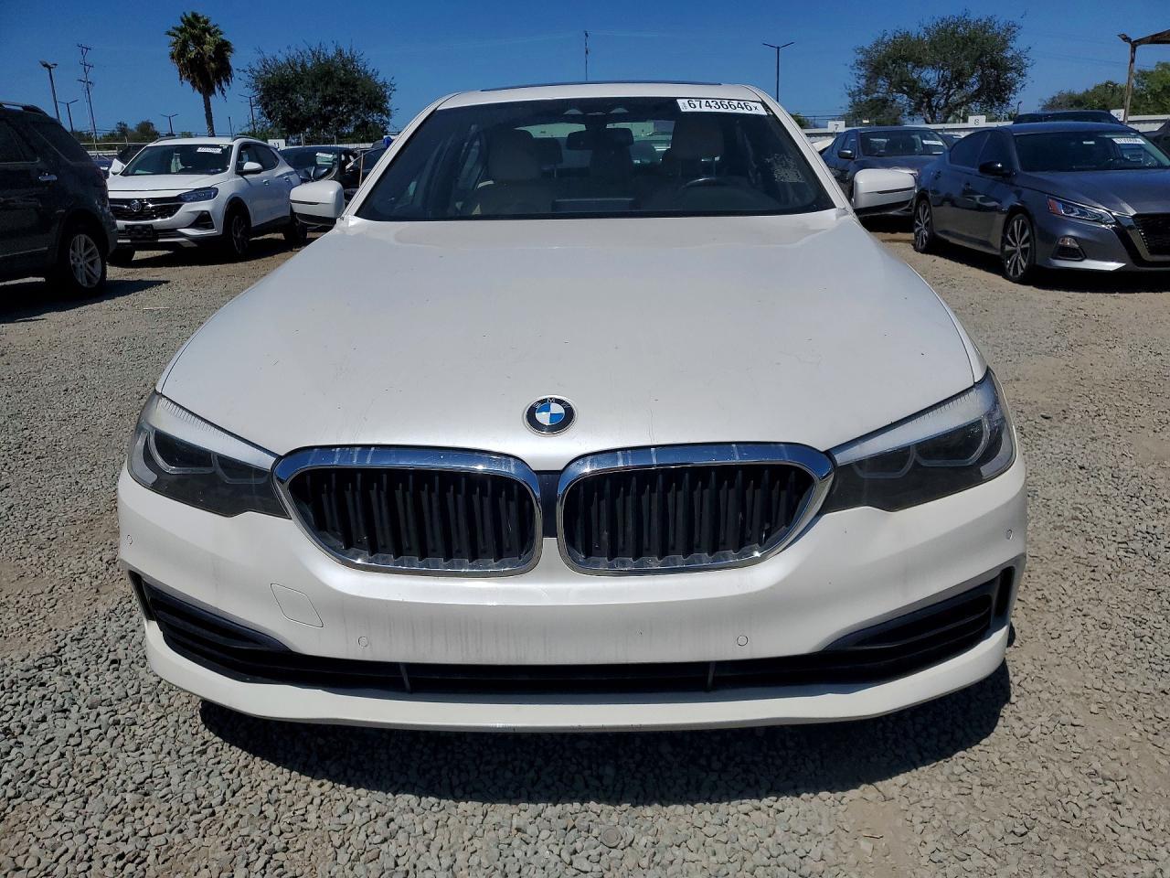 2019 BMW 530 I - Image 5