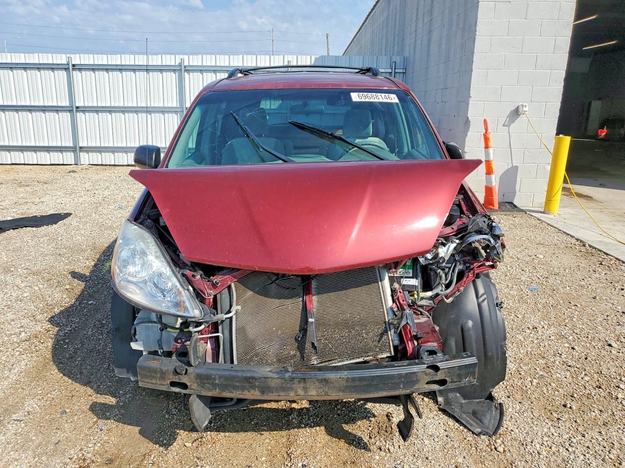 2009 Toyota Sienna Le 7-Passenger - Image 5