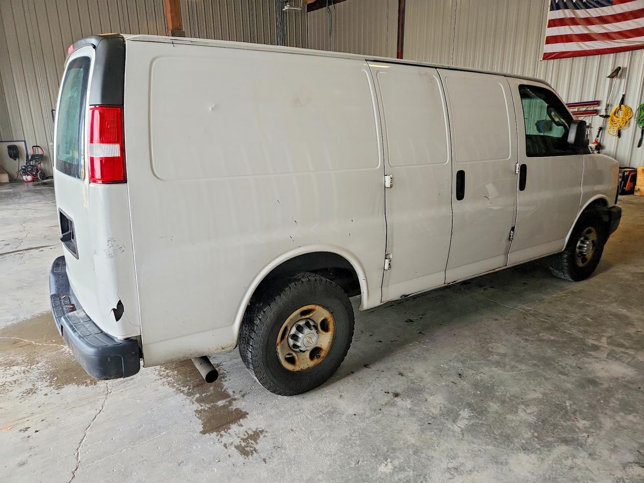 2020 Chevrolet Express G2500 - Фото 3