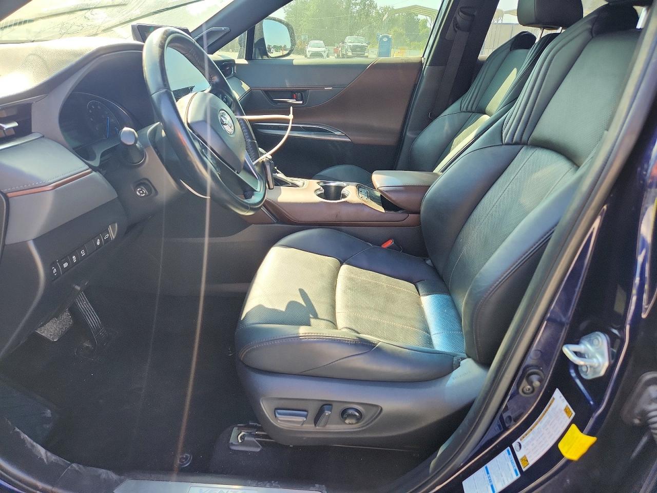 2021 Toyota Venza Limited - Image 7