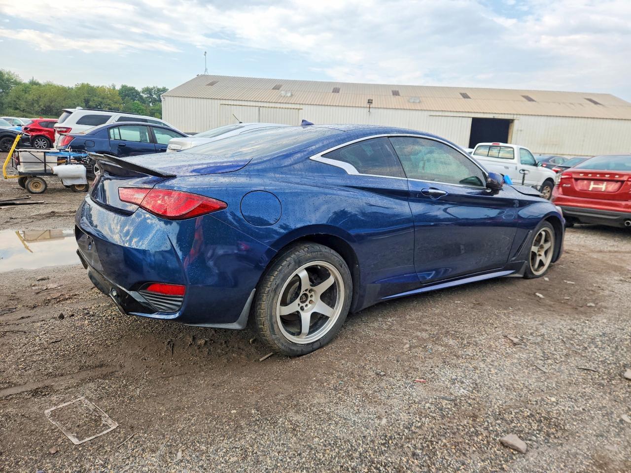 2017 Infiniti Q60 3.0T Premium - Фото 3
