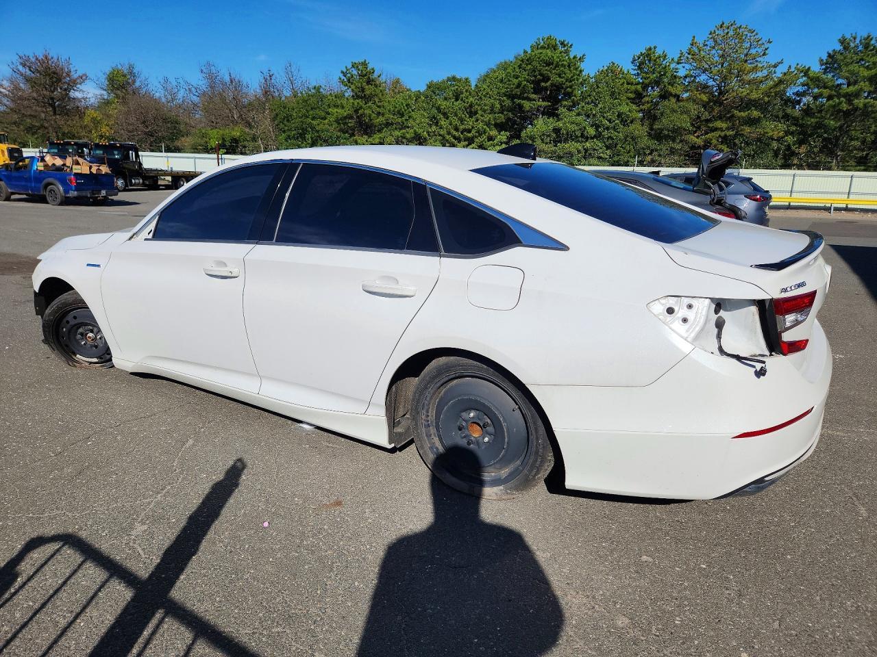 2022 Honda Accord Hybrid Sport - Image 2