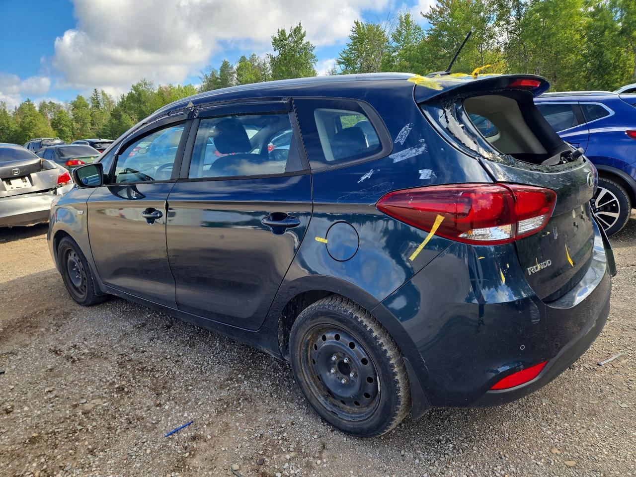 2017 Kia Rondo - Фото 2