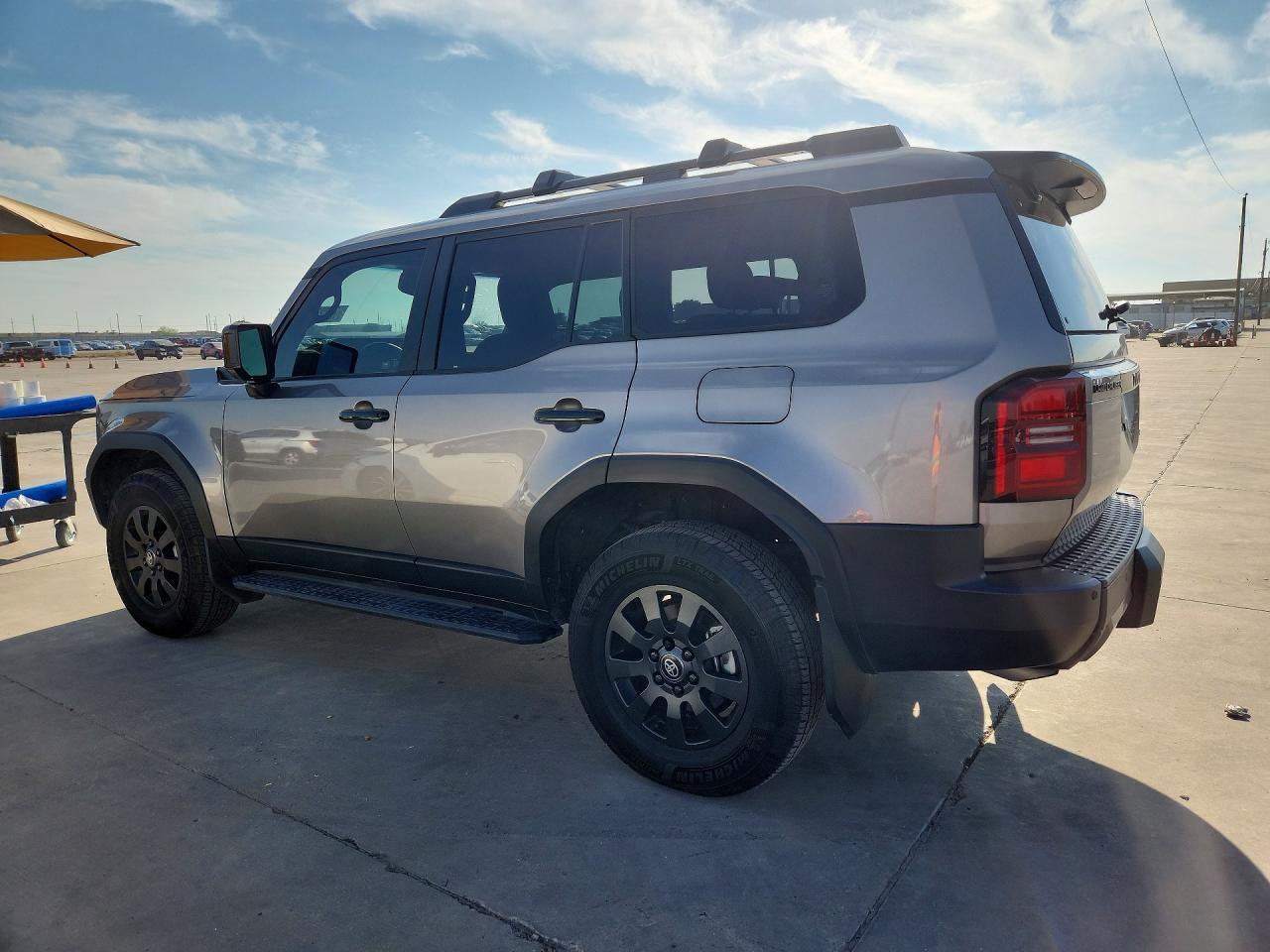 2025 Toyota Land Cruiser Base - Фото 2
