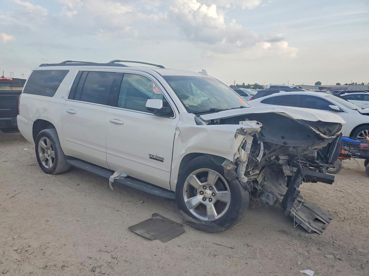 2017 Chevrolet Suburban C1500 Lt - Фото 4