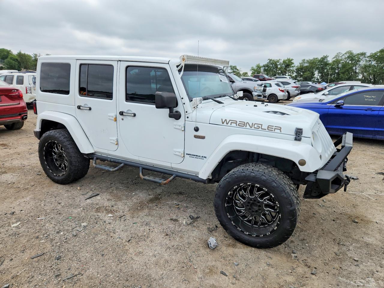 2017 Jeep Wrangler Unlimited Sahara - Image 4