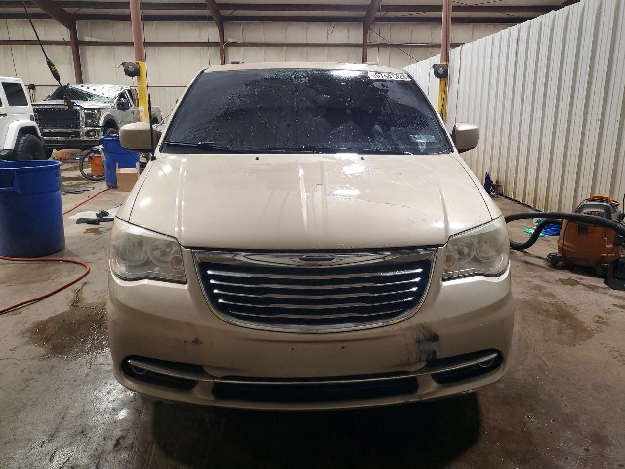 2013 Chrysler Town & Country Touring - Фото 5