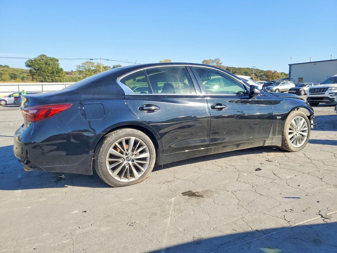 2018 Infiniti Q50 3.0T Luxe - Фото 3