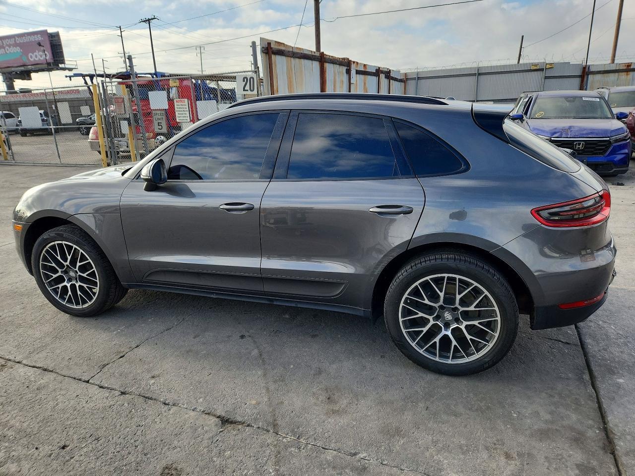 2018 Porsche Macan - Image 2