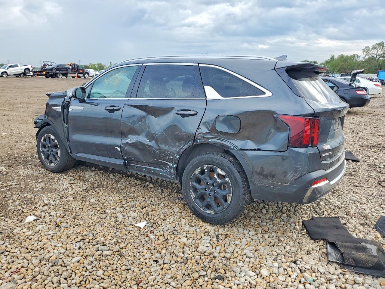 2024 Kia Sorento S - Image 2