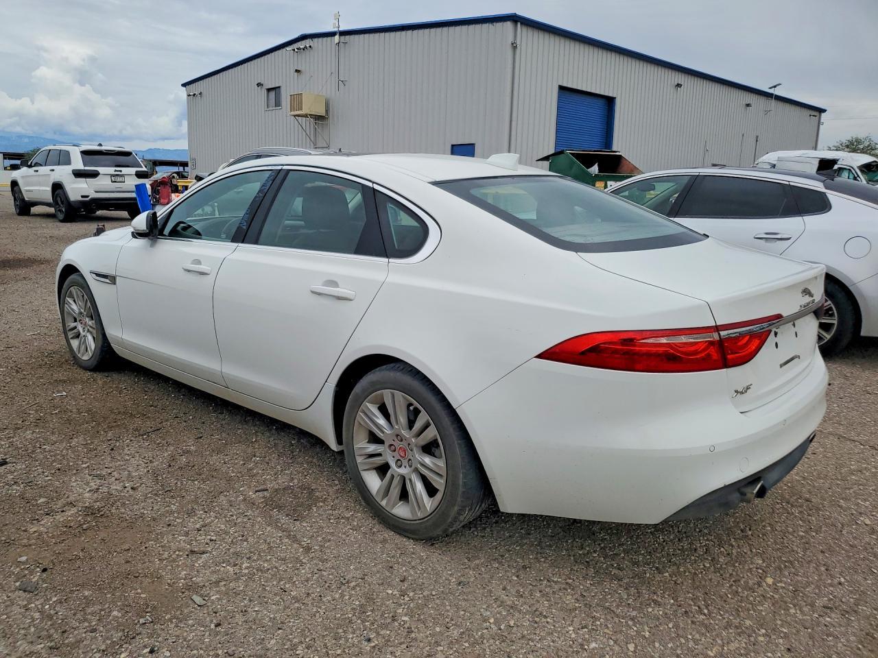 2017 Jaguar Xf Premium - Image 2