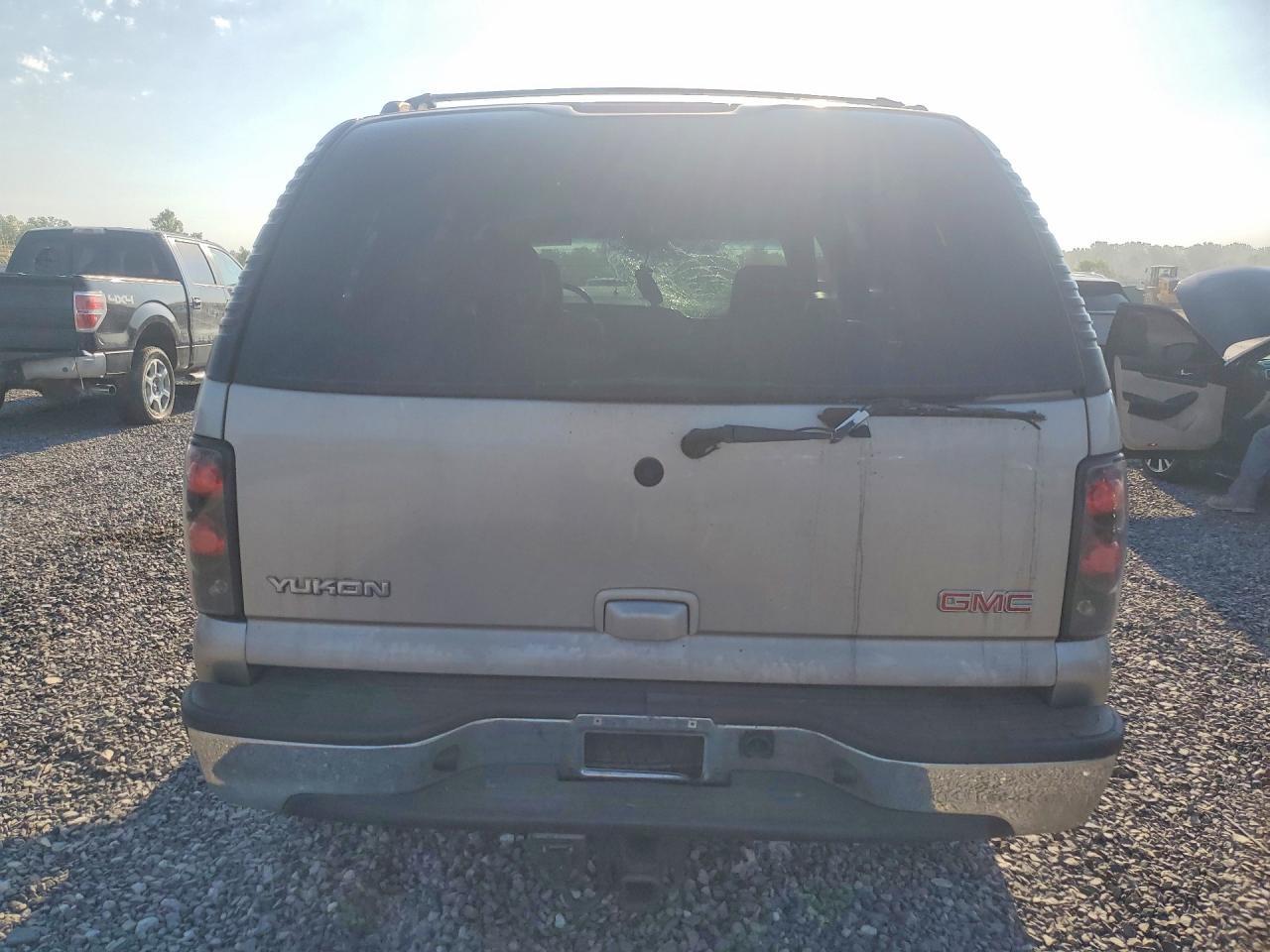 2004 GMC Yukon - Image 6