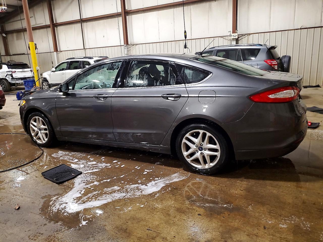 2015 Ford Fusion Se - Фото 2