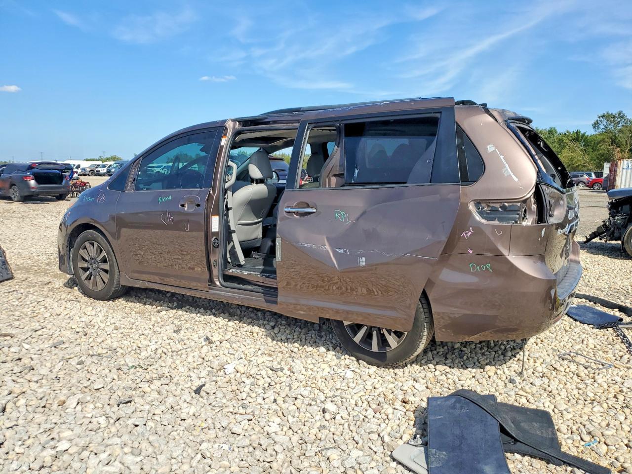 2018 Toyota Sienna Limited 7-Passenger - Image 2