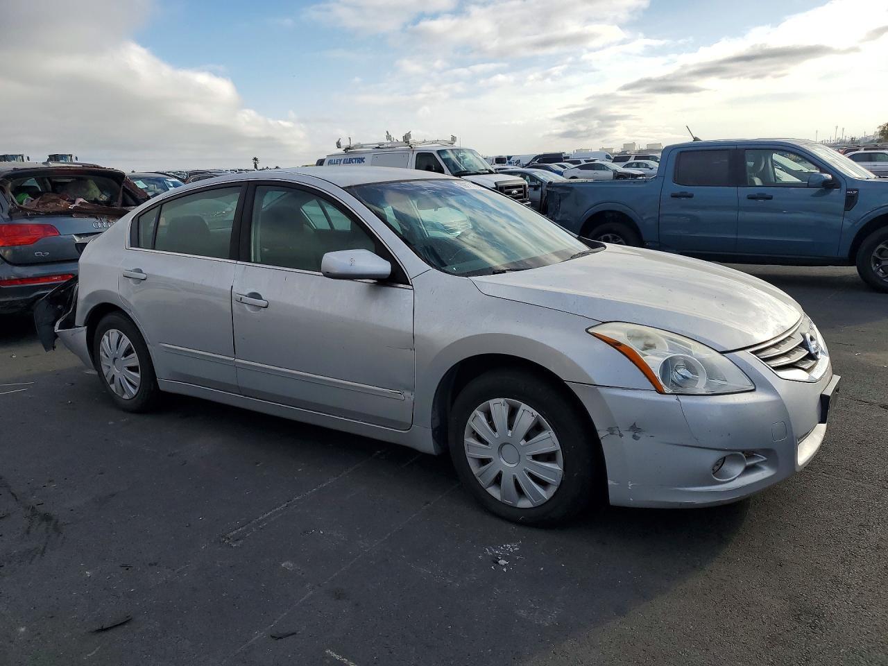 2012 Nissan Altima 2.5 - Image 4