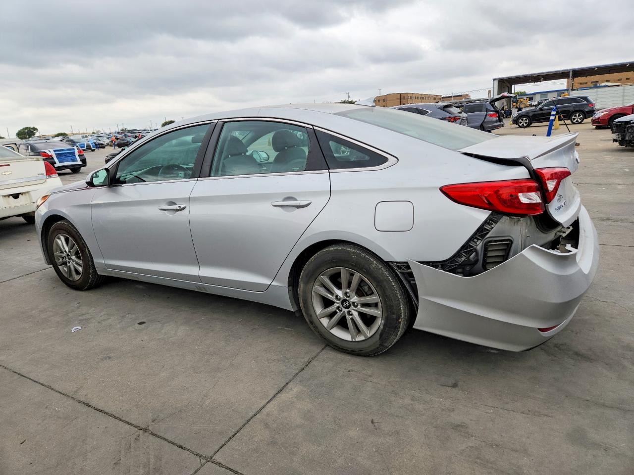 2017 Hyundai Sonata Se - Фото 2